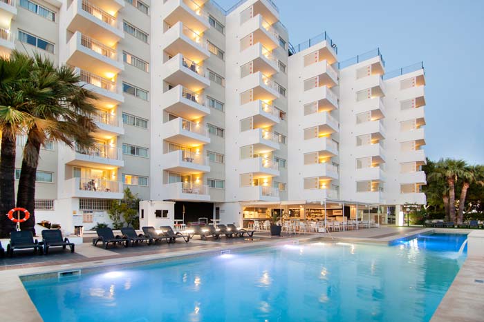 Hotel pool vistasol